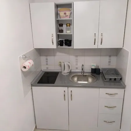 Edo Apartment *